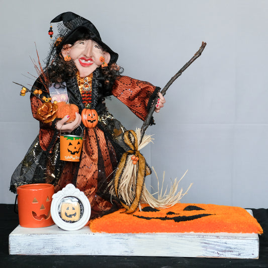Jack-o'-Lantern Fangirl Witch