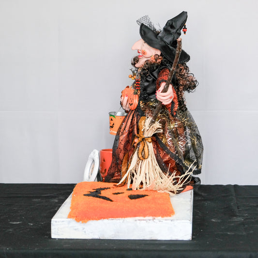 Jack-o'-Lantern Fangirl Witch